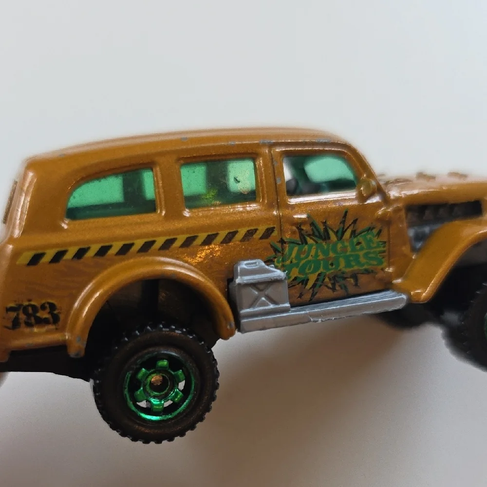 Matchbox Jungle Tours Jungle Crawler Customized Dodge CarryAll 1/64 scale